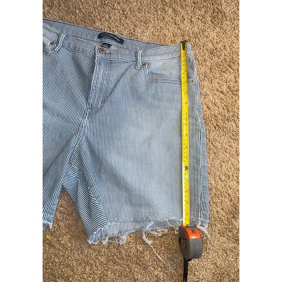 Calvin Klein High Rise Railroad Stripe Shorts - Size 16 **. - Picture 6 of 6